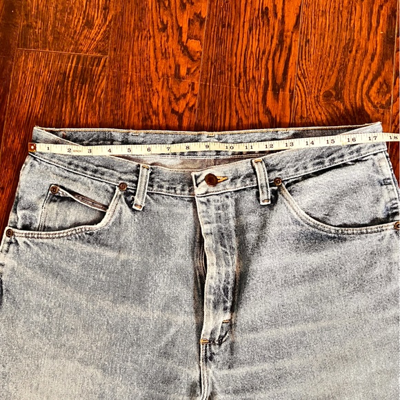 Vintage Wrangler Denim in Faded Blue Size 36X30 - Picture 6 of 11